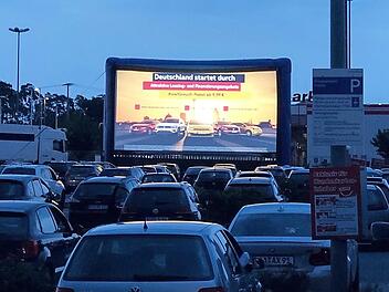 Am Parkplatz des Market-Marktes in Hallstadt werden ab heute wieder Kinofilme gezeigt.