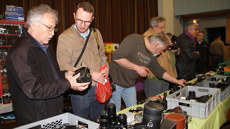 Anders als im Internet kann hier die Ware noch geprüft werden.  Foto: Gerda Völk