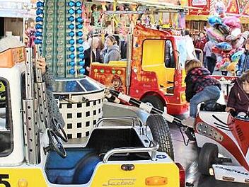 Zum Karussellfahren mussten die Kinder nicht warm eingepackt werden.  Foto: Evi Seeger