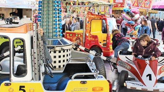 Zum Karussellfahren mussten die Kinder nicht warm eingepackt werden.  Foto: Evi Seeger