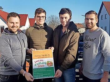 Michael Schmidt, Nils Münch, Florian Nix und Dominik Grüner (v. l.) organisieren den Lauf für Zubza. Foto: privat