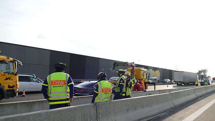 Verkehrsunfall sorgt f&uuml;r R&uuml;ckstau auf Autobahn