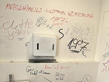 Kitzingen: Nach sich wiederholender Renovierung wegen Vandalismus - Bahnhof-WC wieder ge&ouml;ffnet