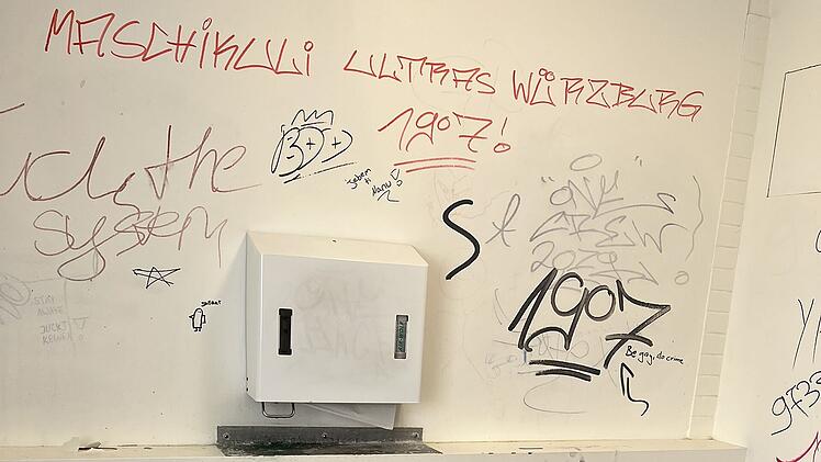 Kitzingen: Nach sich wiederholender Renovierung wegen Vandalismus - Bahnhof-WC wieder geöffnet