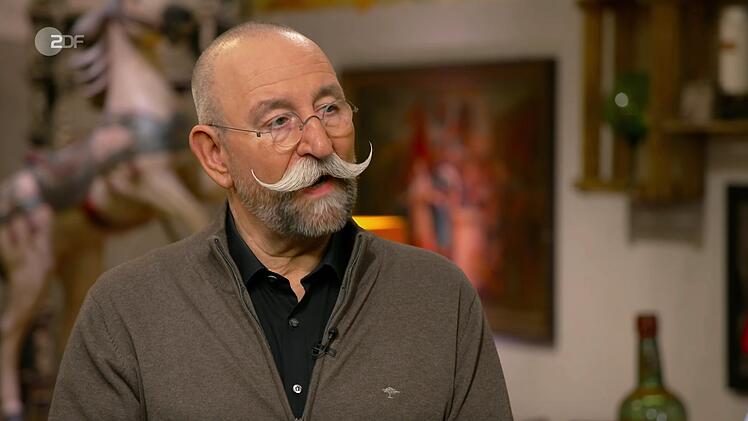 "Du hast was Schönes mitgebracht", freute sich Moderator Horst Lichter über den Koffer.