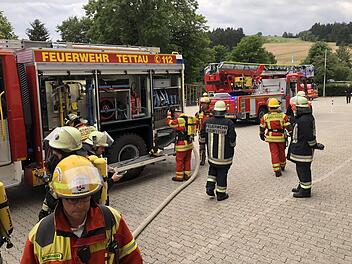 Die Tettauer Feuerwehr beim Einsatz an der Schule. Foto: Christian Wick