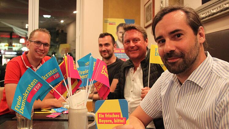 Tobias Lukoschek, Stefan Schick und Sebastian Körber am Wahlabend.  Foto: Ronald Heck