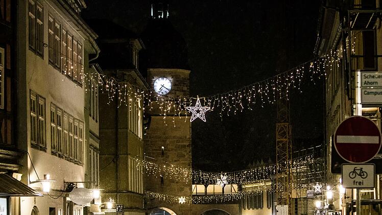 Stimmungsvolle Adventsbeleuchtung in Coburg: Blick zum KetschentorFoto: Jochen Berger