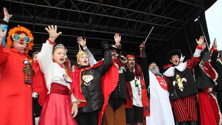 Marktplatztreiben in Stadtsteinach. Foto: Jürgen Gärtner