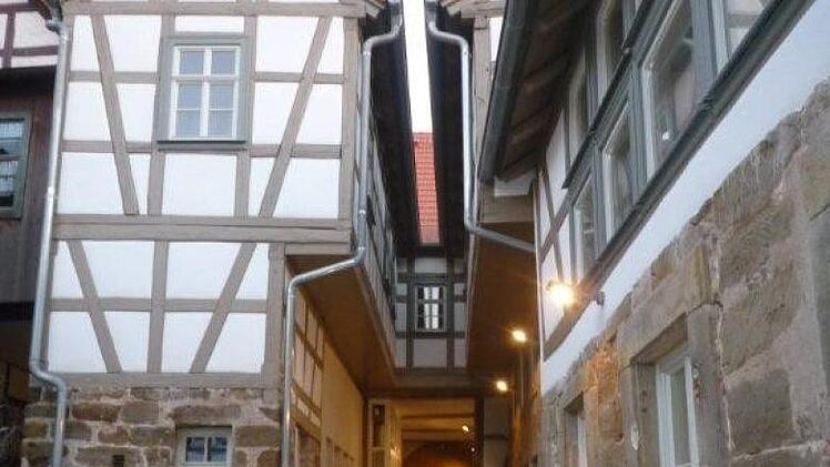 Ein Beispiel f&uuml;r die gegl&uuml;ckte Wiederbelebung leer stehenden Wohnraums: das R&uuml;ckgeb&auml;ude des sanierten Anwesens Ritter-von-Schmitt-Stra&szlig;e 8 in Ebern, das Schumacherhaus. Foto: J&uuml;rgen Bergmann