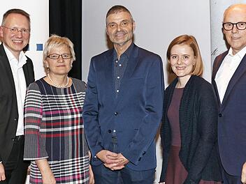 Knut Harmsen, Jutta Rost, Michael Thiem, Franziska Fischer und Adolf Wedel (v. l.) leiten künftig die Geschicke des IHK-Gremiums Herzogenaurach. Foto: Kurt Fuchs