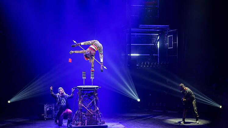 Querschnittsgel&auml;hmte Akrobatin Pan