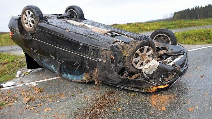 Mit Totalschaden blieb der Wagen des 24-Jährigen nach dem Überschlag liegen.  Foto: Frank Spitzenpfeil