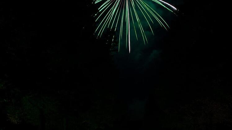 Feuerwerk bei der Kurgartenbeleuchtung in Bad Bocklet. Foto: Björn Hein