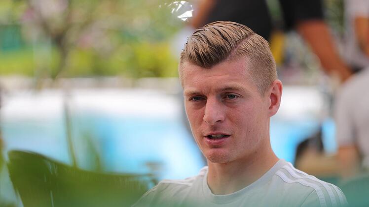 "Wir brauchen elf Spieler auf dem Platz mit einer klaren Idee, und wir m&uuml;ssen mit Hingabe verteidigen." So lautet Toni Kroos' Credo f&uuml;r die Titelverteidigungsmission der deutschen Fu&szlig;ball-Nationalmannschaft bei der Weltmeisterschaft in Russland. Foto:  Christian Charisius, / dpa