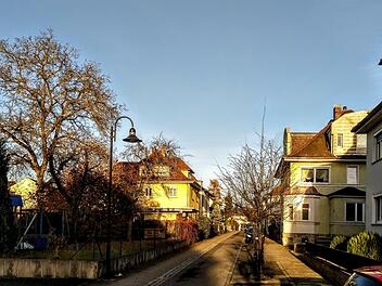 Blick in die Friedrich-Ebert-Straße in Neustadt, die dem ehemaligen Reichspräsidenten gewidmet ist.