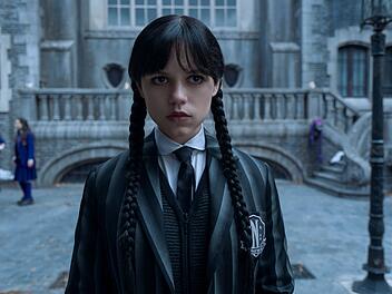 Cooler als sie war selten jemand im Netflix-Kosmos: Ab 6. August kehrt Jenna Ortega als Wednesday Addams zurück auf die Bildschirme.