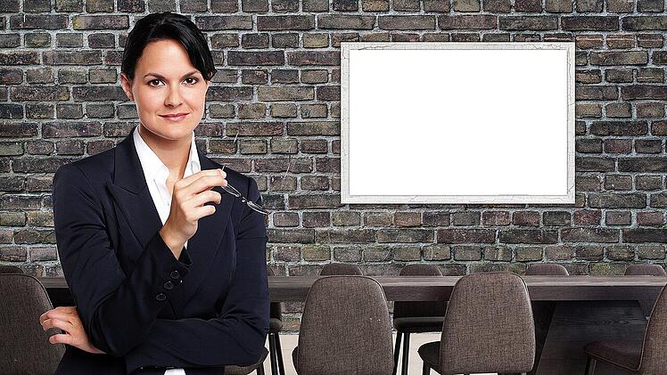 Mit einem professionellen Offboarding verlassen Mitarbeitende die Firma auf Augenhöhe.
