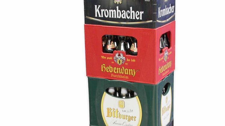 Diese Preise pro Kasten Bier mit 20 Halbliter-Flaschen werden beispielsweise in einem Forchheimer Getränkemarkt verlangt: (von oben) Rittmayer Landbier hell 13,48 Euro, Krombacher Pils 13,98 Euro, Hebendanz Export Hell 12,48 Euro, Bitburger Premium Pils 13,98 Euro, Krug-Bräu Lager 11,88 Euro und Warsteiner Premium Pils 12,98. Foto: Michael Memmel