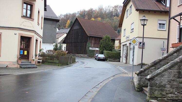 Die Wildenberger Straße in Weißenbrunn ist sehr eng.  Foto: Friedwald Schedel