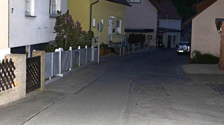 Die Grieser Straße die Steinberg wird in den nächsten Wochen generalsaniert, dabei greift auch die Straßenausbaubeitragssatzung.  Foto: Michael Wunder