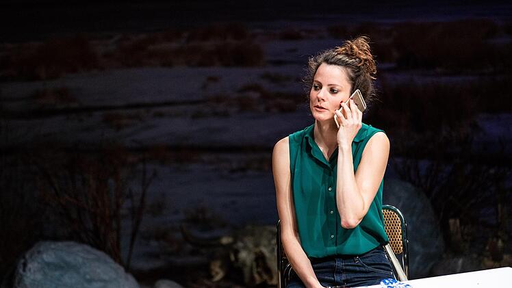 Furioses Kammerspiel: Szene aus der Coburger Erstaufführung der Komödie "Gespräch wegen der Kürbisse" in der Reithalle.Foto: Sebastian Buff