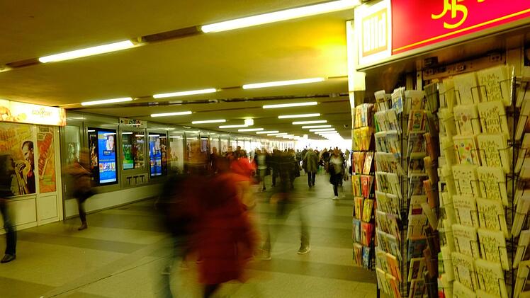 Kommt die Ausweitung des Alkoholverbots auf 24 Stunden? Das Verbot für die Königstorpassage sorgt in Nürnberg für Diskussionen. Foto: Nikolas Pelke