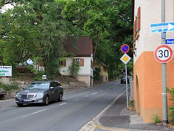 Bergauf ab der Einmündung Bergstraße und aus Richtung Nackendorf schon ab oberhalb des Weberskellers gilt jetzt Tempo 30.  Foto: Andreas Dorsch