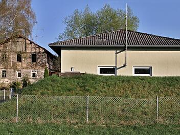 In Nachbarschaft zum zerfallenen Gebäude der "Rangenmühle" liegt das Maschinenhaus der Wasserzweckverbandes "Gemeinfelder Gruppe" am Fuße des "Kührangen". Hier wurde 2017 einiges investiert.H. Will