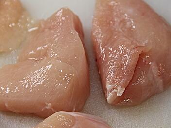 Restaurantbetreiber transportiert 60 Kilo ungekühltes Geflügel.