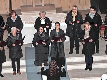 Der Frauenchor sang mehrere Stücke, unter anderem das russische Wiegenlied „Bajuschki Baju“.