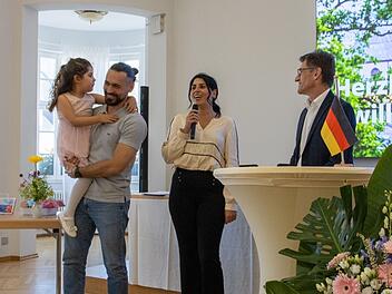 Stadt Hof hei&szlig;t Neueingeb&uuml;rgerte bei feierlicher Zeremonie willkommen