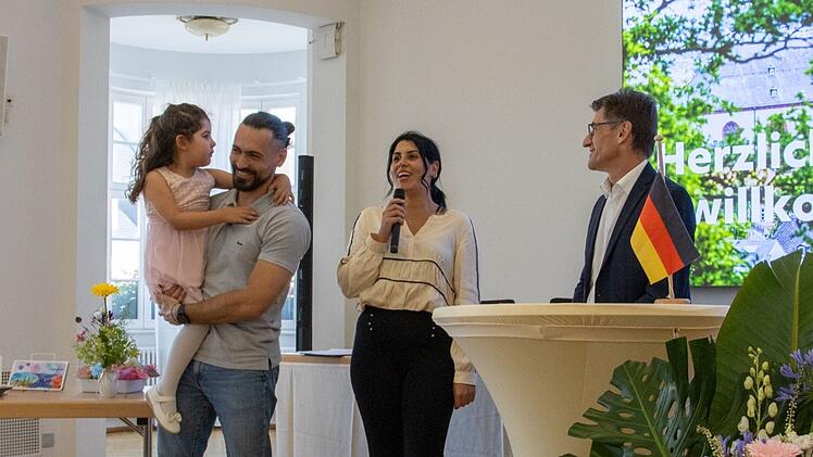 Stadt Hof hei&szlig;t Neueingeb&uuml;rgerte bei feierlicher Zeremonie willkommen