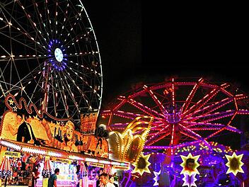 Schaut gut aus und macht Spaß: das Riesenrad am Annafest bei Nacht.  Fotos: Herbst/Hofbauer