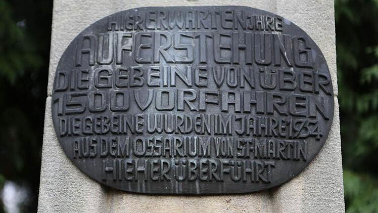 Gedenkstein am Ossarium