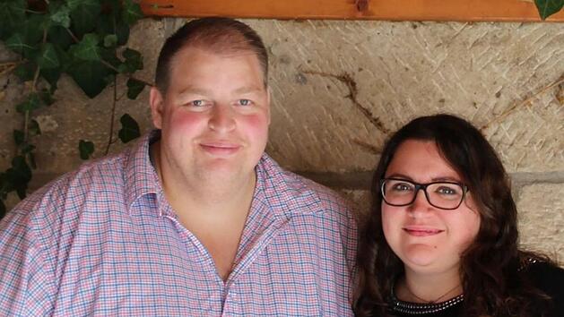 Die neuen Eigentümer des "Appel's Max", Jörg Sonnenschein und seine Frau Jenny, freuen sich auf die kommenden Aufgaben in ihrem ersten eigenen Gasthaus. Foto: Theresa Heim