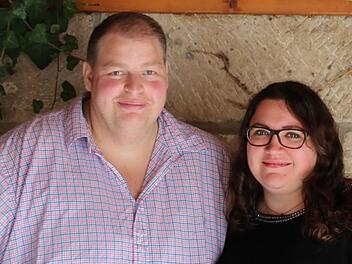 Die neuen Eigentümer des "Appel's Max", Jörg Sonnenschein und seine Frau Jenny, freuen sich auf die kommenden Aufgaben in ihrem ersten eigenen Gasthaus. Foto: Theresa Heim