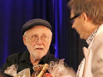 Komplimente und Geschenke zu seinem 75. Geburtstag nahm Wolfgang Martin selbst von Stadtoberhaupt Roland Wolfrum mit Skepsis an, denn eigentlich tut er, was er tut, weil es ihm ein persönliches Anliegen ist.