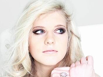 Lisa Scheuring ist die Frontfrau von "Nachtglanz". Foto: PR