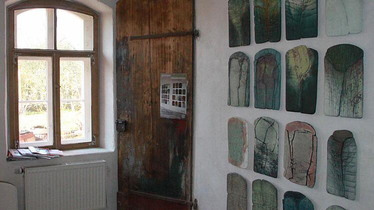 Die Tafelbilder warten im Atelier in Untermerzbach darauf, nach Kloster Banz gebracht zu werden.