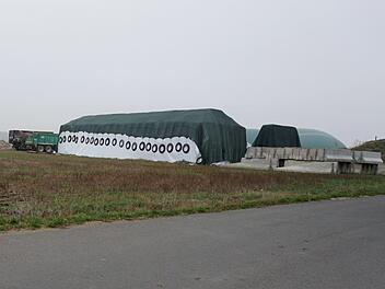 Die Biogasanlage in Kairlindach die um Ställe für 480 Tiere in Richtung Westen erweitert werden sollRichard Sänger