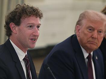 Dass Mark Zuckerberg (links) vermehrt die N&auml;he zu Donald Trump sucht, ist kein Zufall.
