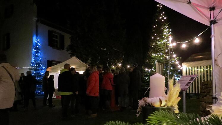 Weihnachtsmarkt im Euerdorfer Museumsgarten.