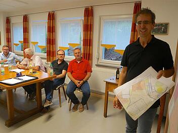 Valtin Dietz stellte verschiedene Planungsvorschläge vor.  Foto: Gerd Schaar