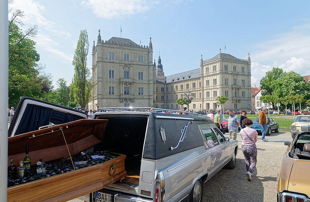 Über 500 Autos zogen Besucher aus nah und fern an