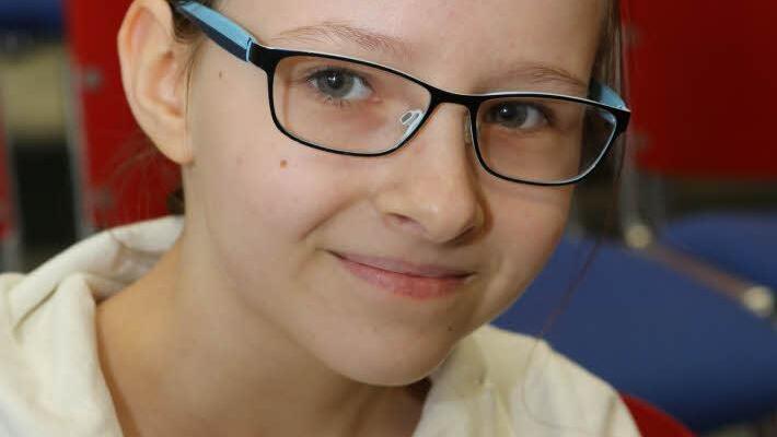 Annika (9) aus Forchheim: Ich durfte schon mal an der richtigen Uni bei einer Vorlesung dabei sein, weil mein Onkel mich mal mitgenommen hat. Er arbeitet an der Universität. In der Kinder-Uni wird zum Glück so gesprochen, dass man alles gut versteht. Ich fand das Thema spannend." Foto: Barbara Herbst