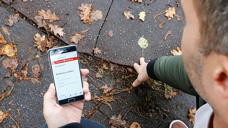 Wegen dem schlechten Zustand eines Fußgängerweges in Bamberg hatte eine Nutzerin auf dem Bürgermeldeportal www.infrankenmelder.de einen Hinweis hinterlassen. Die Stadt Bamberg reagierte prompt und sicherte eine Überprüfung zu.  Foto: Matthias Hoch