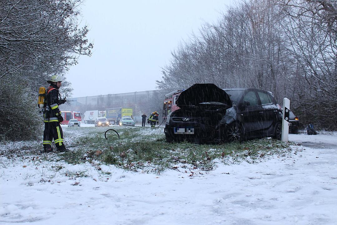 Drei Fahrzeuge waren in Bayreuth auf schneeglatter Fahrbahn in einen Unfall verwickelt.