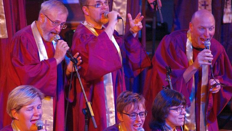 Sowohl der Chor als auch die Solisten begeisterten. Foto: Klaus Werner