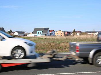 Nicht nur bauliche Lärmschutzmaßnahmen, auch ein Tempolimit haben Anlieger der neuen Umgehungsstraße gefordert. Foto: Alexander Hartmann/Archiv